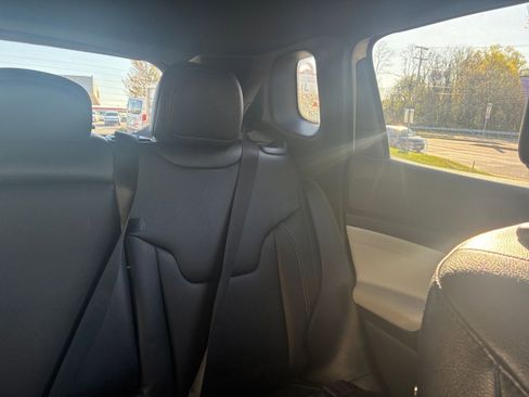 Used 2025 Jeep Compass Limited image 32