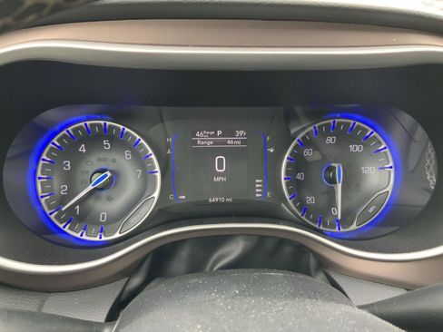 Used 2023 Chrysler Voyager LX image 28