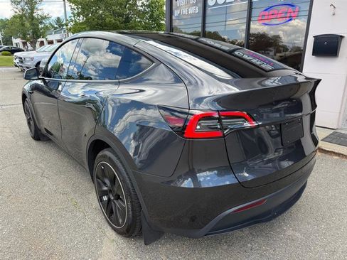Used 2024 Tesla Model Y Long Range AWD/4WD image 2