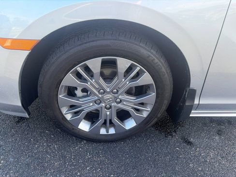 Used 2025 Honda Odyssey Touring image 12