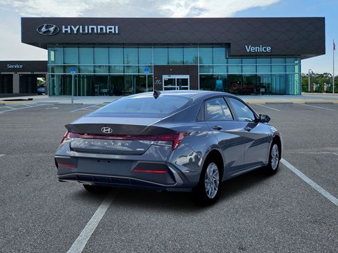 New 2026 Hyundai Elantra Hybrid FWD image 7