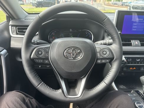 Used 2025 Toyota RAV4 XLE w/ Convenience Package AWD/4WD image 18
