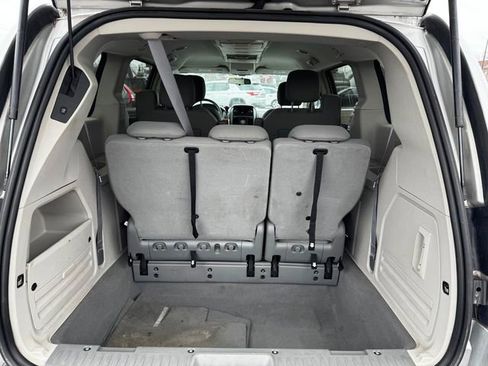 Used 2008 Chrysler Town & Country Touring w/ Flexible Seating Group image 7