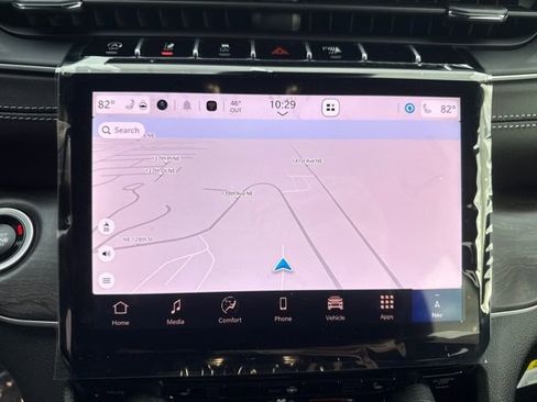 New 2025 Jeep Grand Cherokee Limited w/ Black Appearance Package image 23