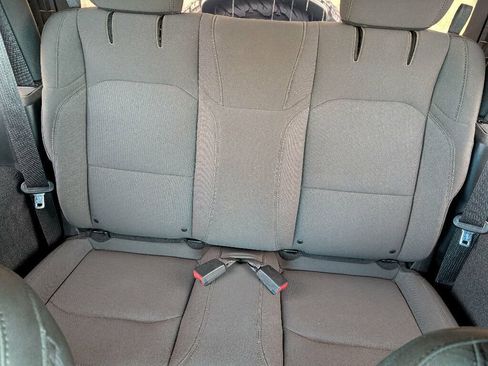 Used 2018 Jeep Wrangler Sport image 32