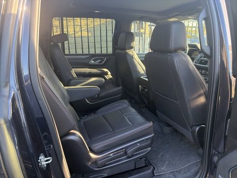 Used 2022 Chevrolet Suburban RST w/ Luxury Package image 7