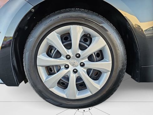 Used 2021 Toyota Corolla LE image 22