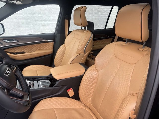 Used 2024 Jeep Grand Cherokee L Summit AWD/4WD image 11