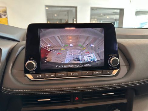 Used 2025 Nissan Rogue SV image 25