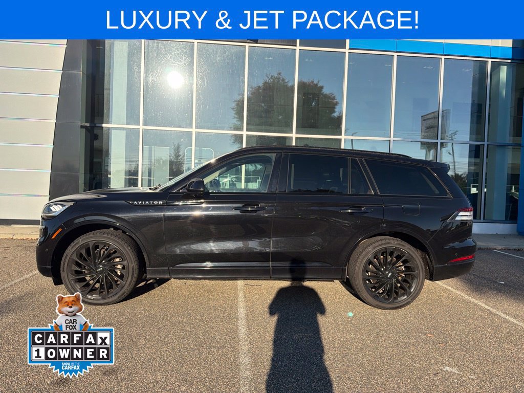 Used 2023 Lincoln Aviator Reserve w/ Equipment Group 201A AWD/4WD image 3