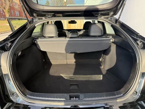 Used 2021 Toyota Prius XLE image 31