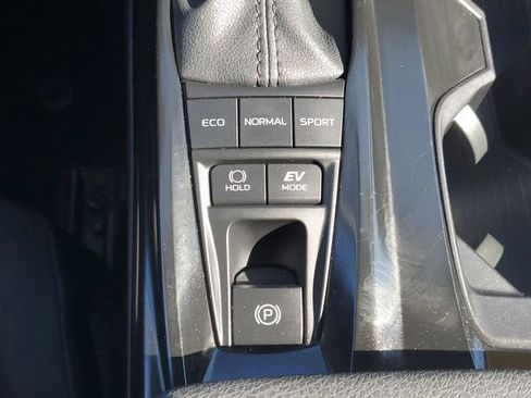 Used 2025 Toyota Camry LE image 32