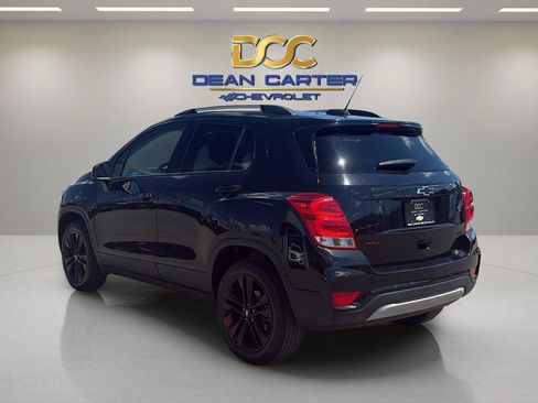 Used 2022 Chevrolet Trax LT w/ Redline Edition AWD/4WD image 3