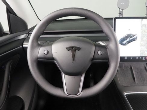 Used 2025 Tesla Model Y AWD image 19