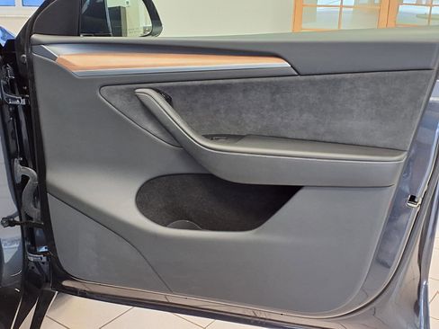 Used 2024 Tesla Model Y Long Range AWD/4WD image 10