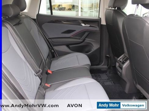 Used 2025 Volkswagen Tiguan SE image 23