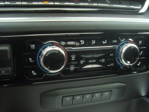 New 2026 GMC Sierra 2500 SLT w/ SLT Premium Package image 15