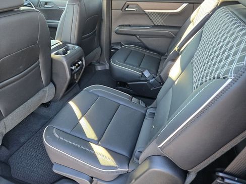 Used 2025 GMC Acadia Denali image 39