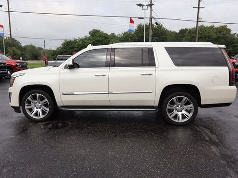 Used 2015 Cadillac Escalade ESV Luxury AWD/4WD image 40