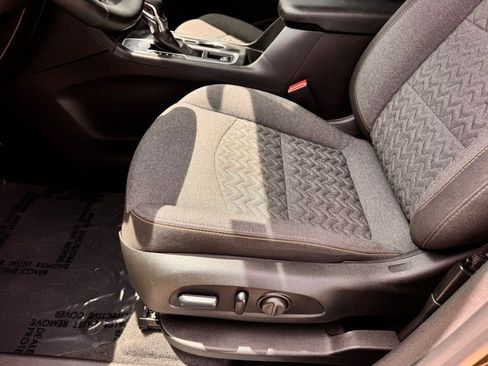 Used 2024 Chevrolet Equinox LT FWD image 35