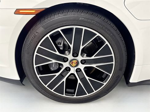 Used 2022 Porsche Taycan image 27