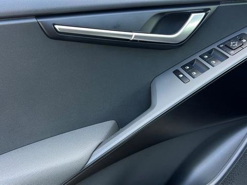 New 2026 Kia Niro LX FWD image 11