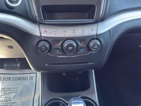 Used 2019 Dodge Journey SE w/ Blacktop Package FWD image 14