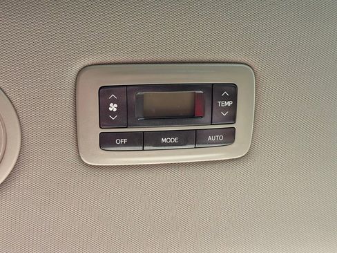 Used 2017 Toyota Sienna Limited Premium image 27