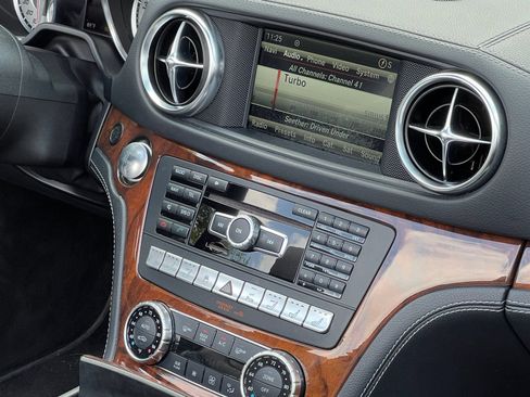Used 2014 Mercedes-Benz SL 550 image 37