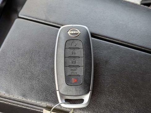 Used 2024 Nissan Rogue SV AWD/4WD image 32