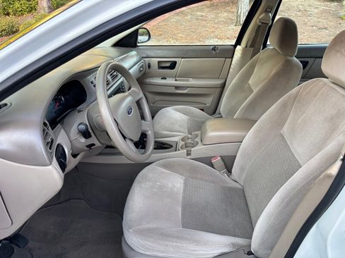 Used 2007 Ford Taurus SE image 9