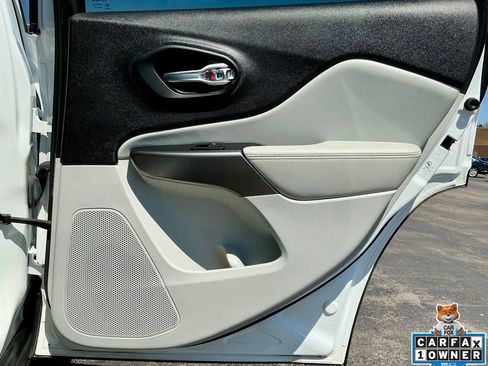 Used 2022 Jeep Cherokee Latitude Lux w/ Sun & Sound Group image 27