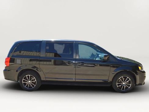 Used 2016 Dodge Grand Caravan SXT w/ UConnect Hands-Free Group FWD image 10