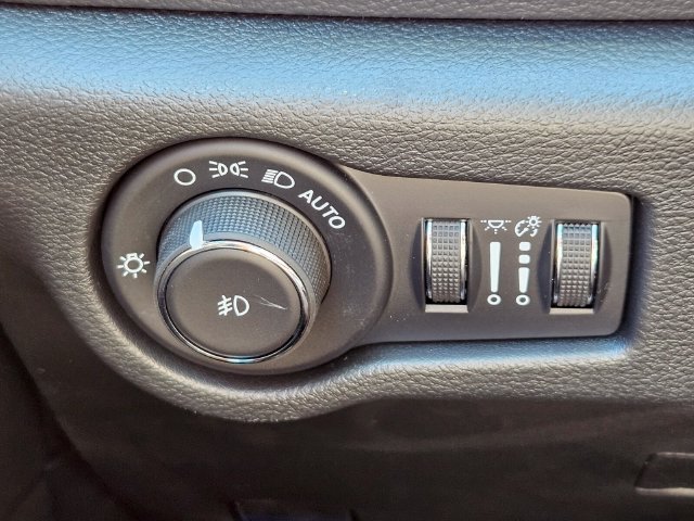New 2025 Chrysler Pacifica Select FWD image 22
