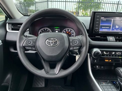 Used 2020 Toyota RAV4 LE AWD/4WD image 16