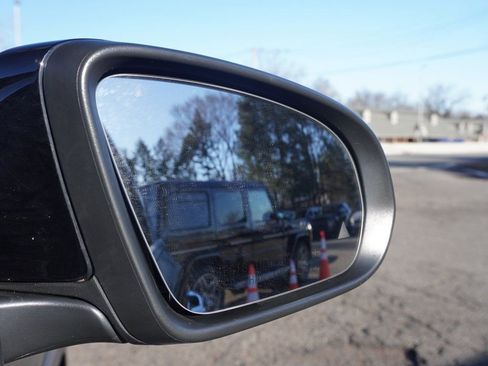 Used 2025 Mercedes-Benz GLB 250 4MATIC image 30