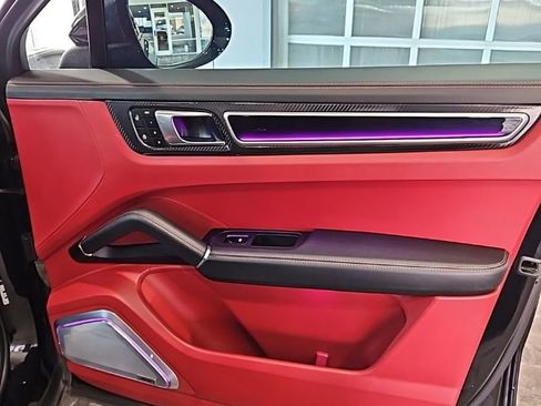 Used 2022 Porsche Cayenne Coupe image 11