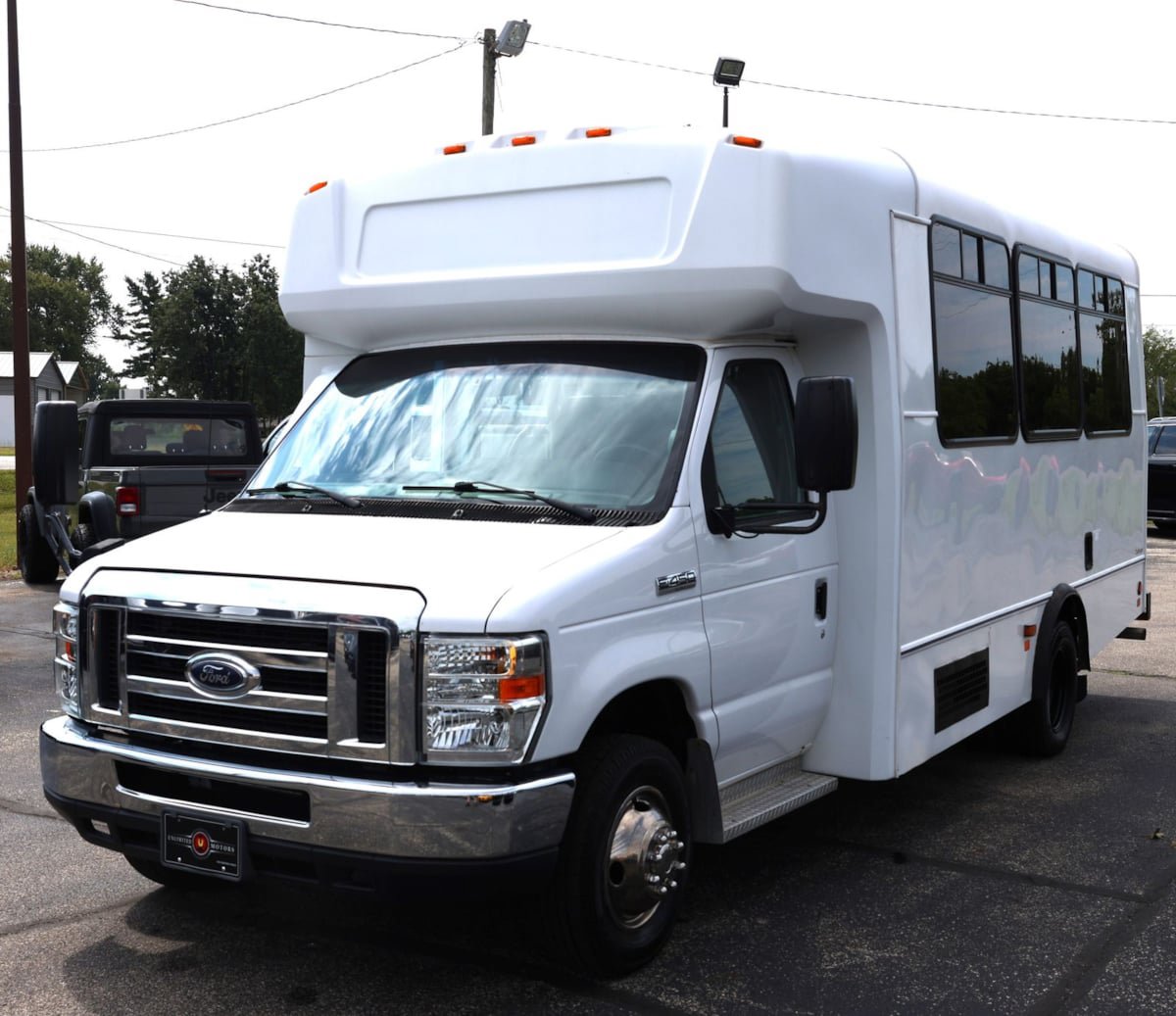Used 2016 Ford E-450 and Econoline 450 Super Duty w/ Shuttle Bus Prep Package RWD image 1