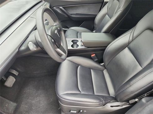 Used 2021 Tesla Model Y Long Range image 19
