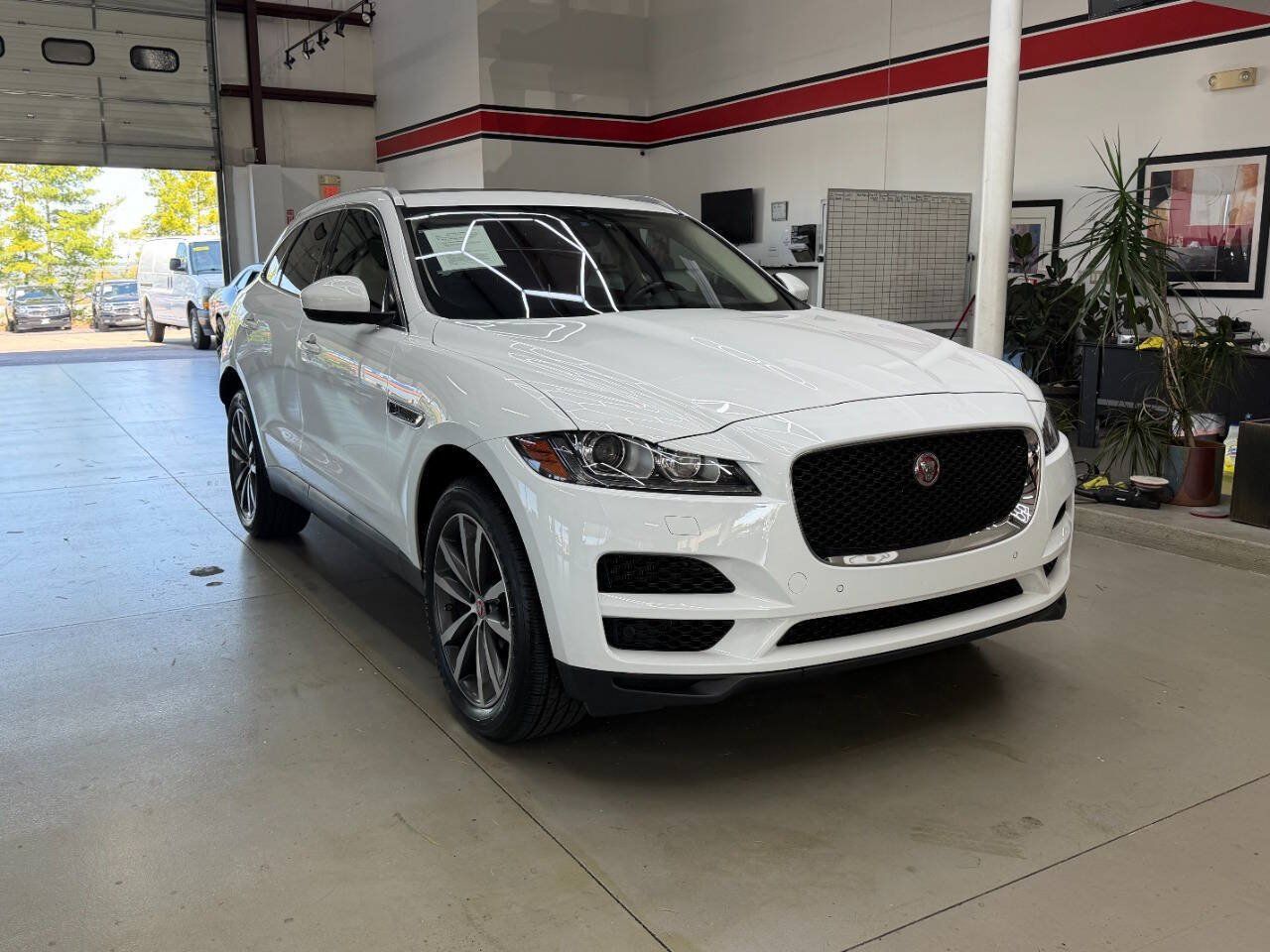 Used 2019 Jaguar F-PACE Prestige AWD/4WD image 1
