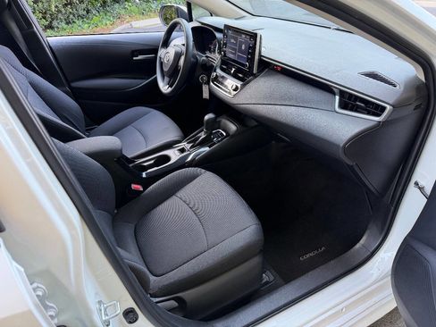 Used 2020 Toyota Corolla LE w/ Carpet Mat Package (TMS) FWD image 22