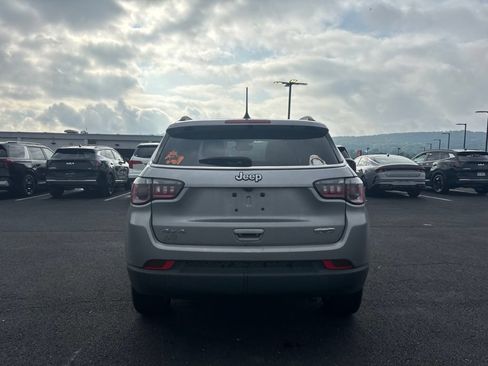 Used 2022 Jeep Compass Latitude w/ Convenience Group AWD/4WD image 4