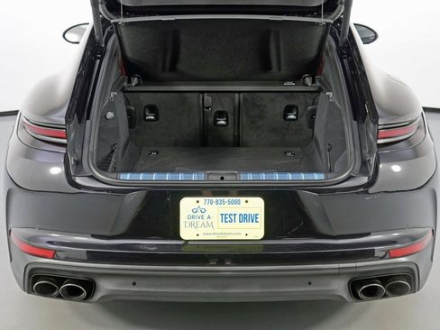 Used 2024 Porsche Panamera image 10