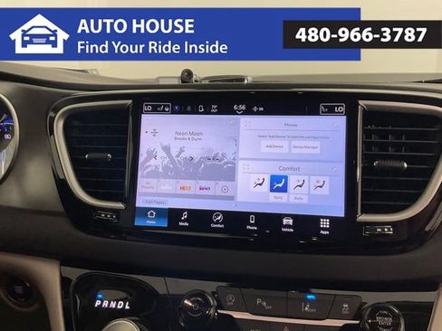 Used 2024 Chrysler Pacifica Touring-L FWD image 22