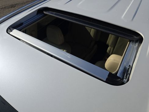 Used 2016 Toyota Highlander Limited image 4