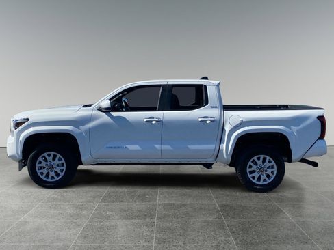 Used 2024 Toyota Tacoma SR5 RWD image 2