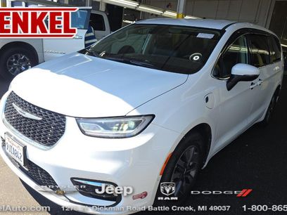 Used 2023 Chrysler Pacifica Touring-L