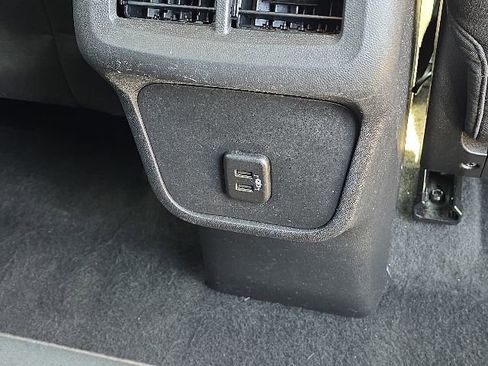 Used 2024 GMC Terrain SLE w/ Driver Convenience Package FWD image 17
