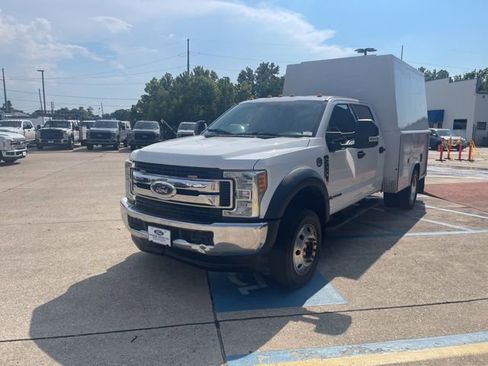 Used 2017 Ford F550 XLT image 4