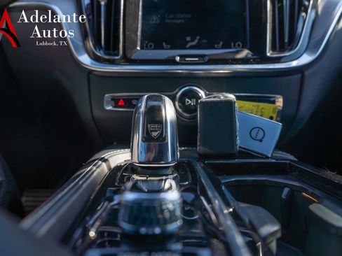 Used 2019 Volvo S60 T8 R-Design image 11